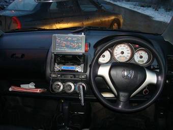 2004 Honda Fit Photos