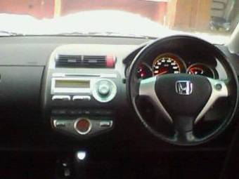 2004 Honda Fit Pictures