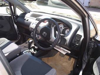 2004 Honda Fit Pictures