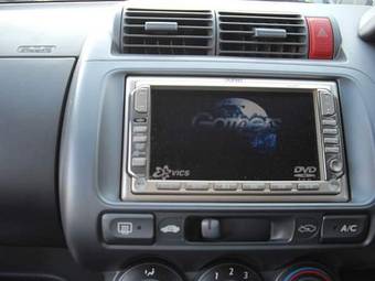 2004 Honda Fit Photos