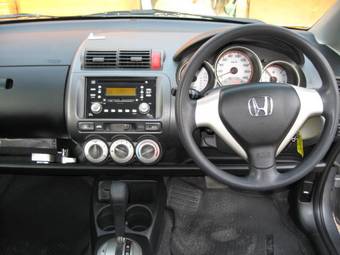 2004 Honda Fit Photos