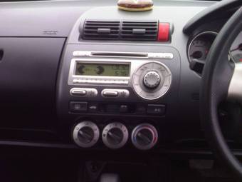 2004 Honda Fit Wallpapers