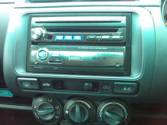 2004 Honda Fit Pictures