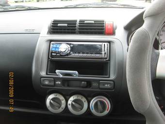 2004 Honda Fit Photos