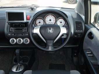 2005 Honda Fit Photos