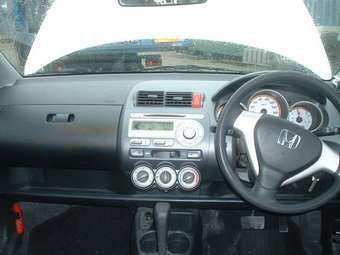 2005 Honda Fit Pictures