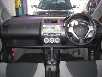 2005 Honda Fit Photos