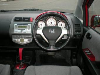 2005 Honda Fit Photos