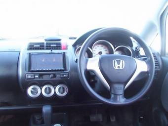 2005 Honda Fit Pictures