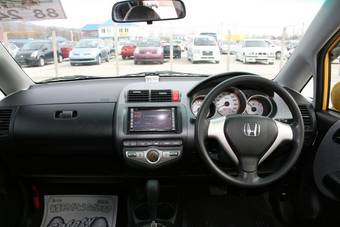 2005 Honda Fit Wallpapers