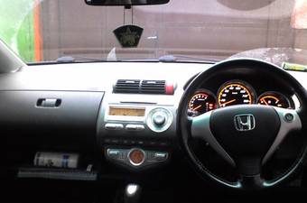 2005 Honda Fit Pics