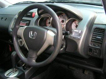 2005 Honda Fit Pictures