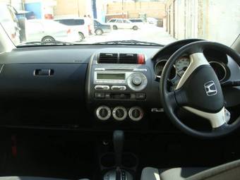 2005 Honda Fit Pictures