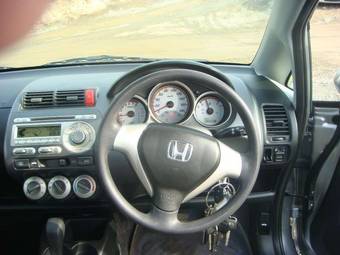 2005 Honda Fit Photos