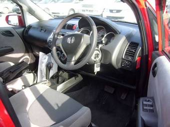 2005 Honda Fit Photos
