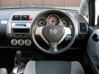 2005 Honda Fit Photos