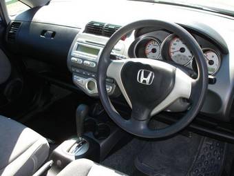 2005 Honda Fit Photos