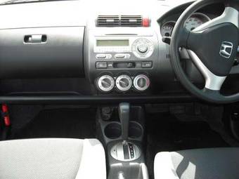 2005 Honda Fit Photos