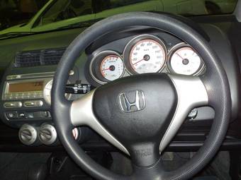 2005 Honda Fit Photos