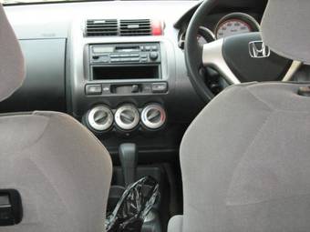 2005 Honda Fit Photos