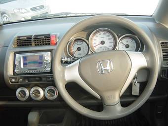 2005 Honda Fit Pictures