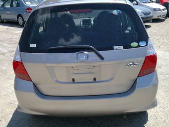 2005 Honda Fit Photos