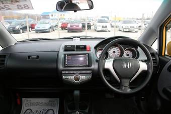 2005 Honda Fit Pictures