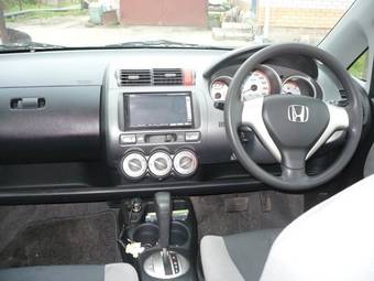 2005 Honda Fit Photos