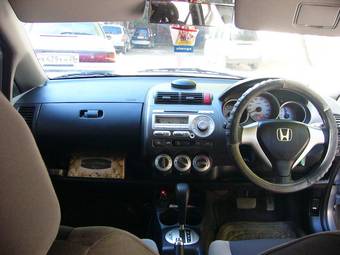 2005 Honda Fit Photos