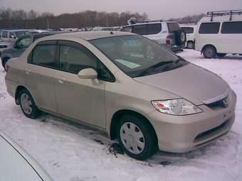 2002 Honda Fit Aria Pictures