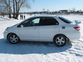 2003 Honda Fit Aria Pictures