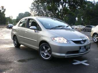 2004 Honda Fit Aria Pictures