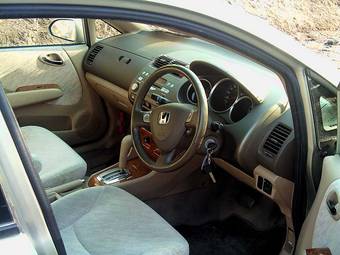 2004 Honda Fit Aria Pictures