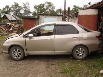 2004 Honda Fit Aria Pictures