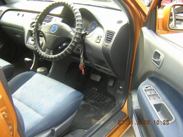 2000 Honda HR-V Images