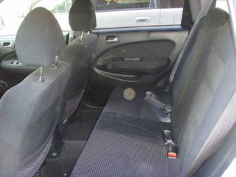 2004 Honda HR-V Images