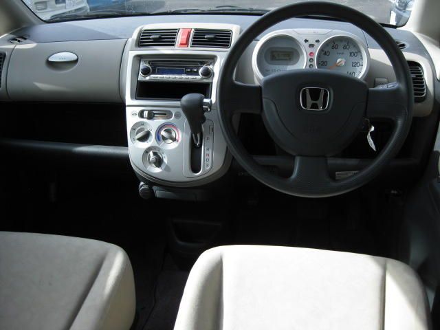 2004 Honda Life