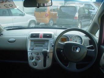 2004 Honda Life Photos