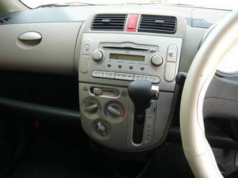 2004 Honda Life Photos