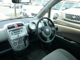 2004 Honda Life Pictures