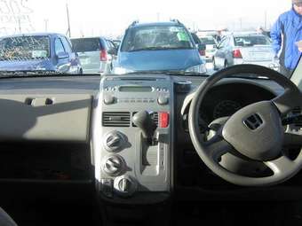 2002 Honda Mobilio Images