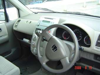 2002 Honda Mobilio Pictures