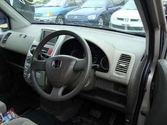 2002 Honda Mobilio Photos