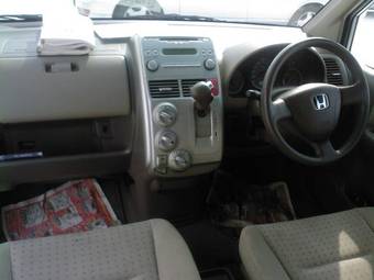 2002 Honda Mobilio Pics