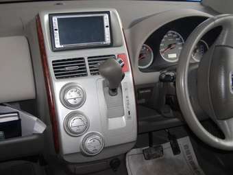 2003 Mobilio