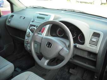 2003 Honda Mobilio Pictures