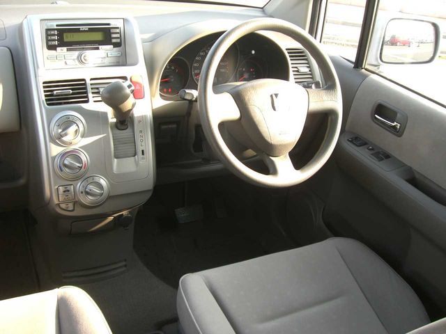 2004 Honda Mobilio