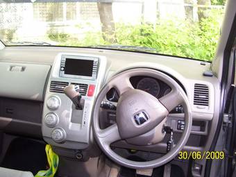 2004 Honda Mobilio Photos