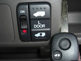2005 Honda Mobilio Photos