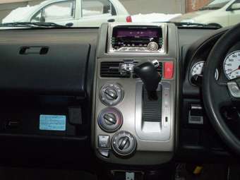 2002 Honda Mobilio Spike Images